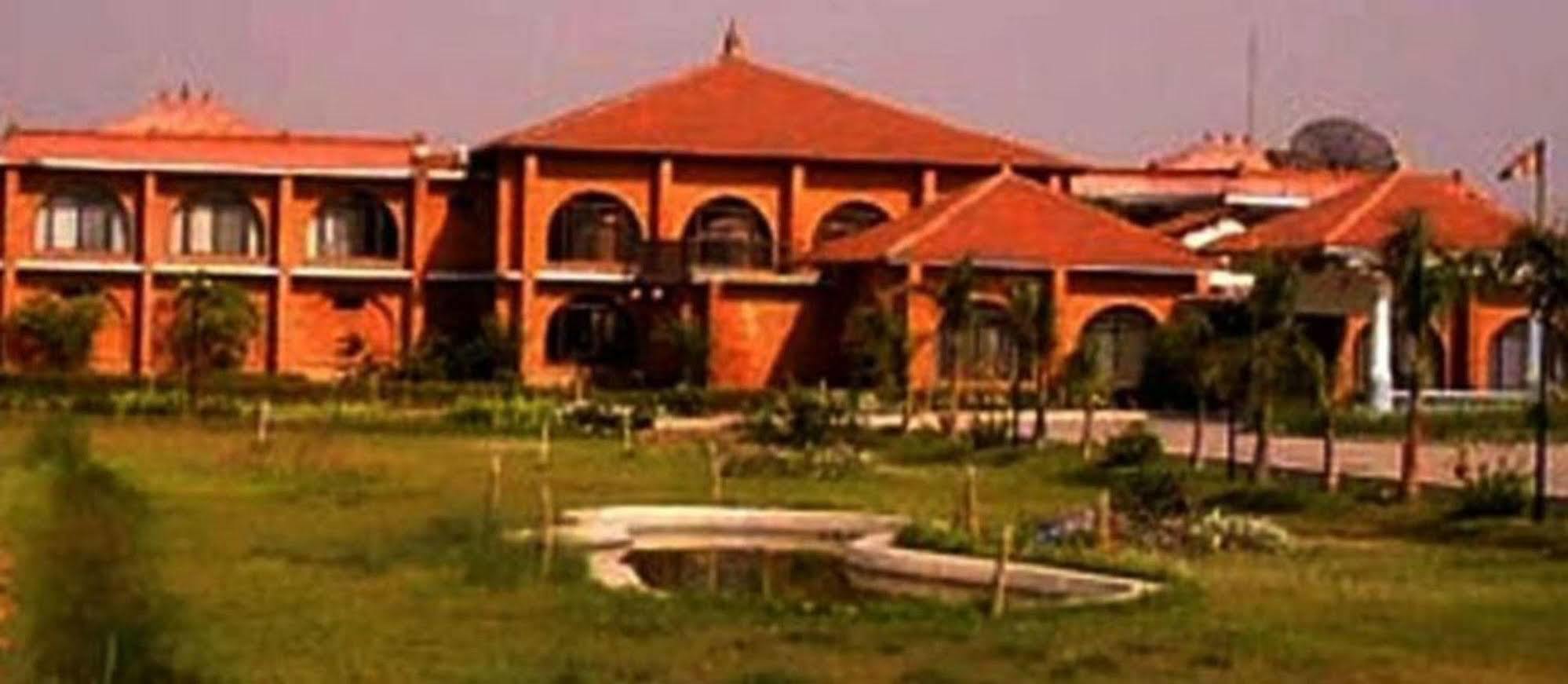 Hotel Lumbini Garden New Crystal Exterior photo